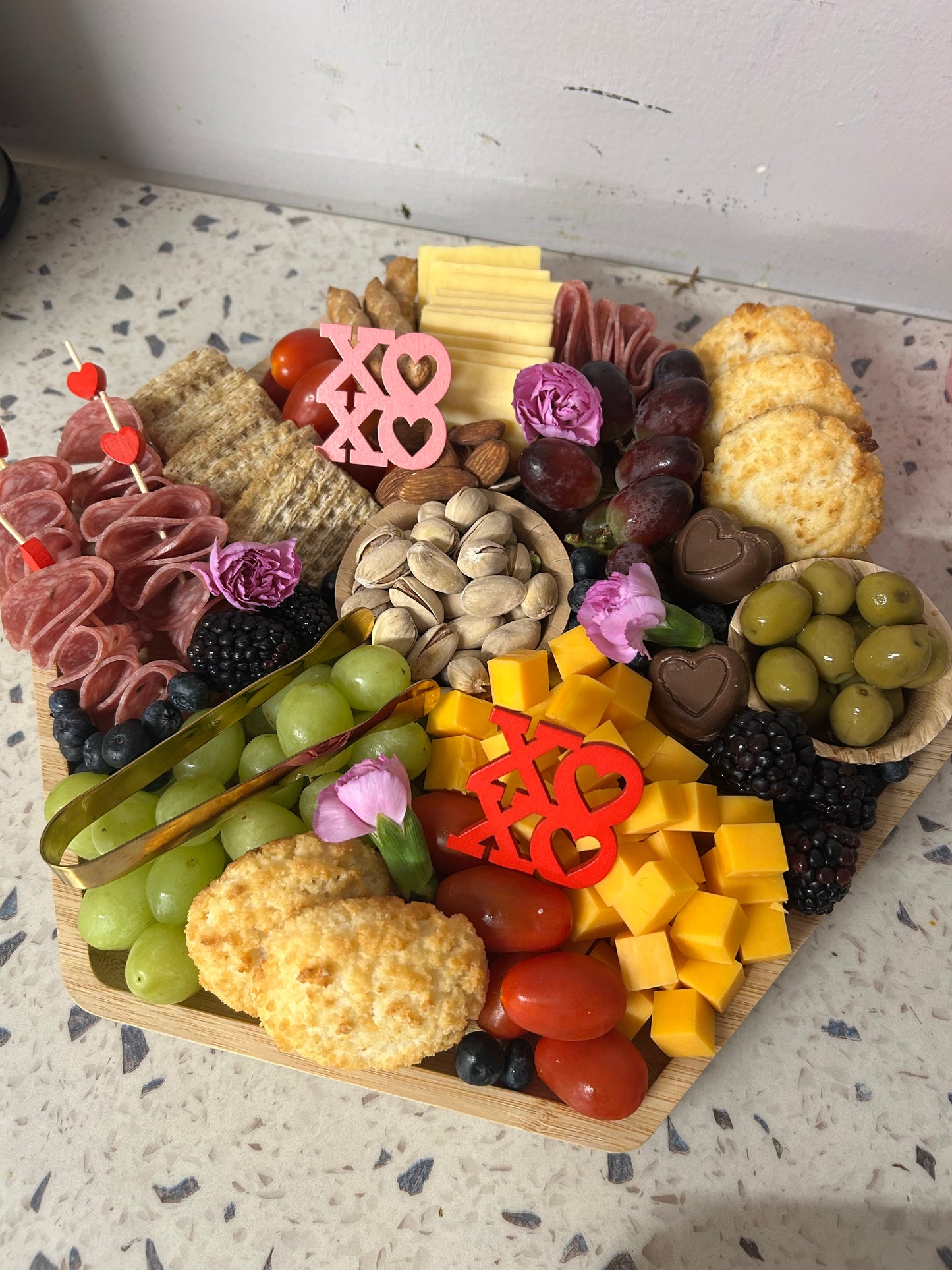 Giftable Charcuterie Board! (Approx 5-7ppl)