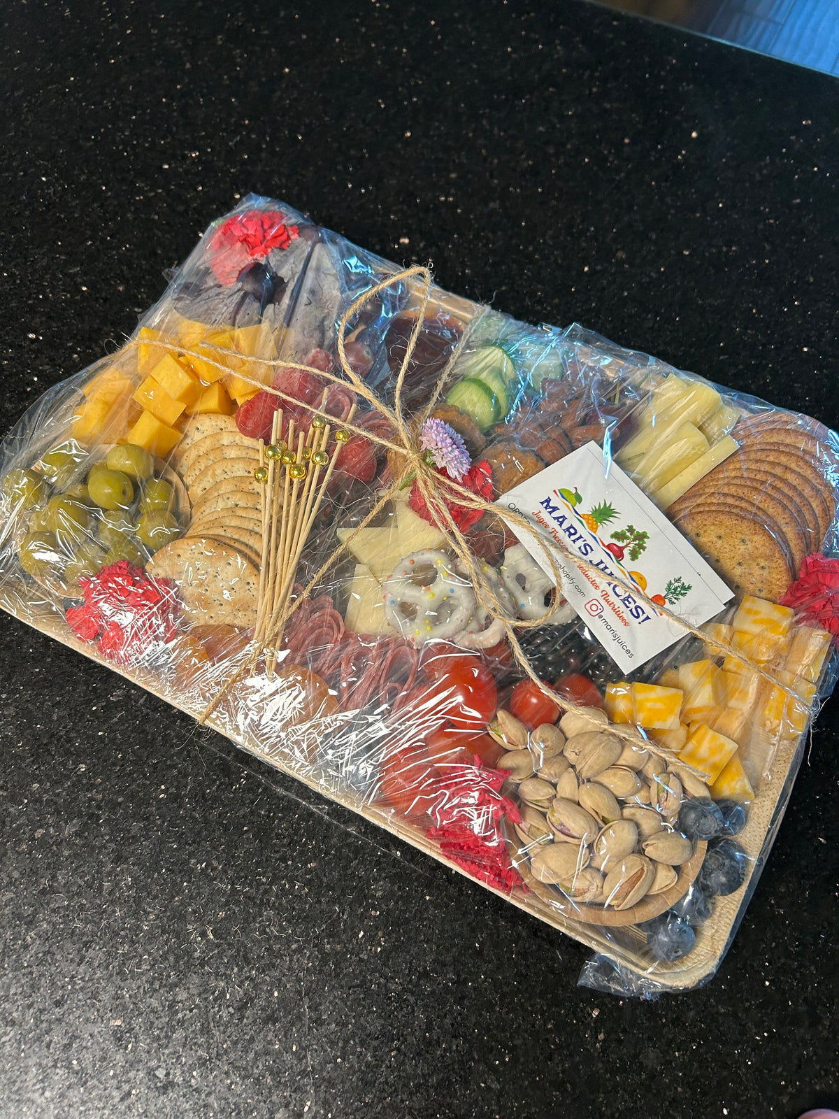 Giftable Charcuterie Board! (Approx 5-7ppl)
