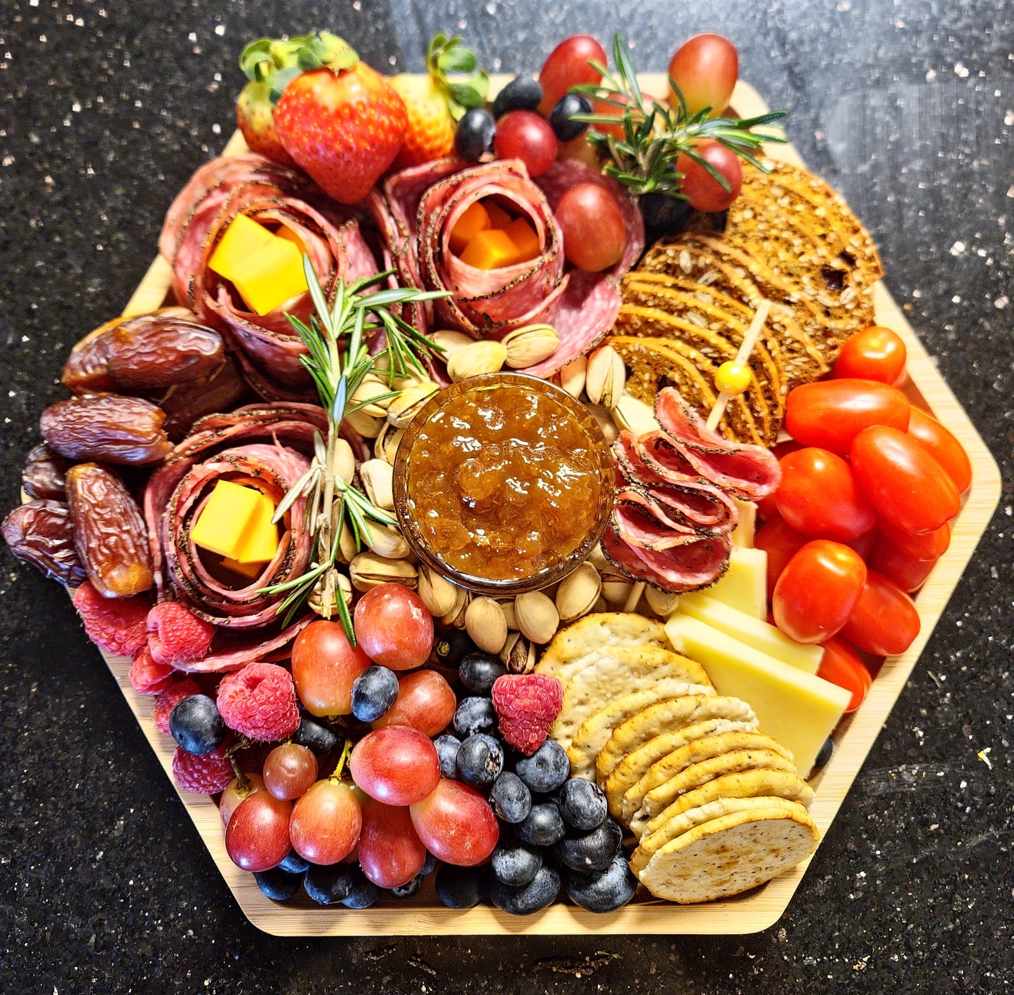 Giftable Charcuterie Board! (Approx 5-7ppl)