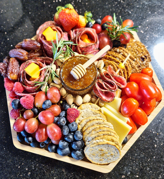 Giftable Charcuterie Board! (Approx 5-7ppl)