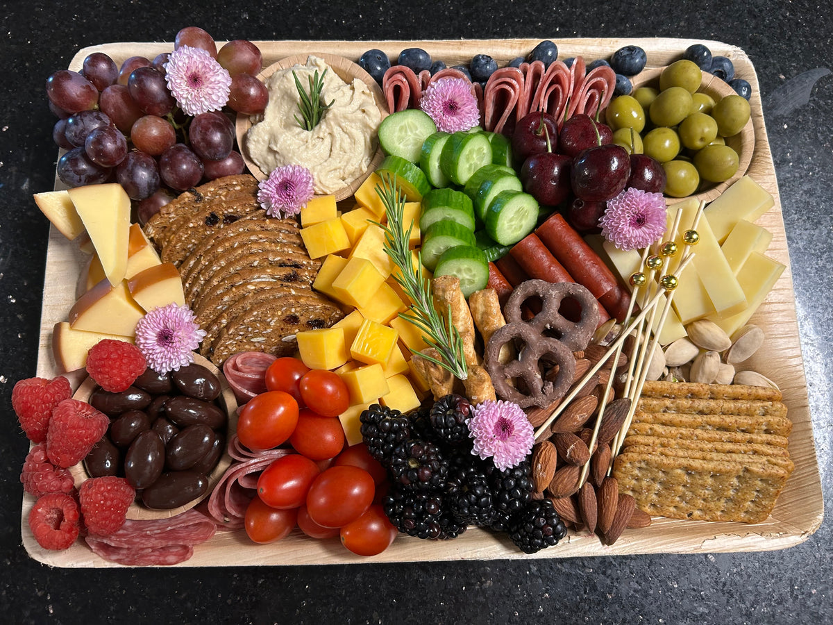 Giftable Charcuterie Board! (Approx 5-7ppl)