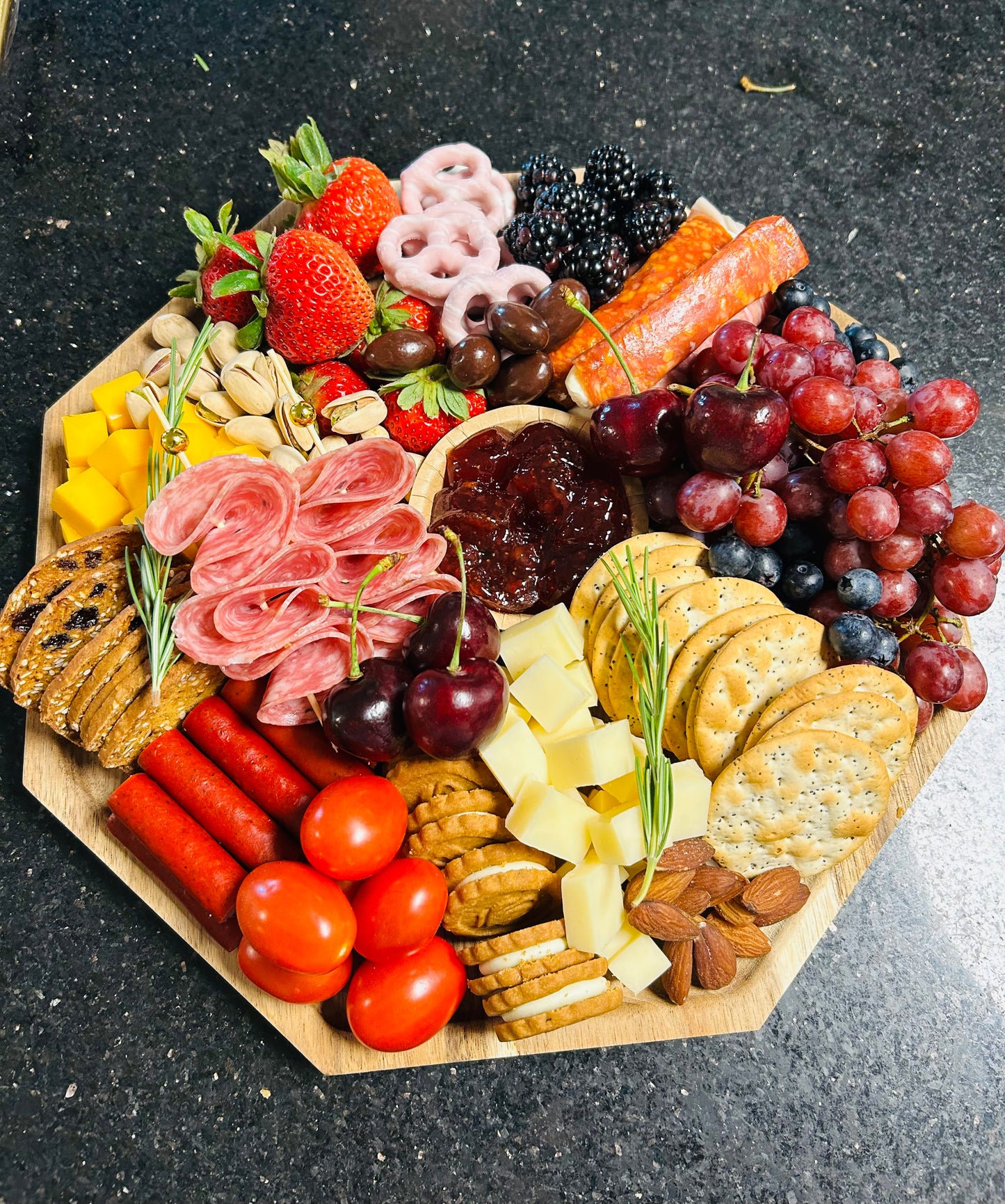 Giftable Charcuterie Board! (Approx 5-7ppl)